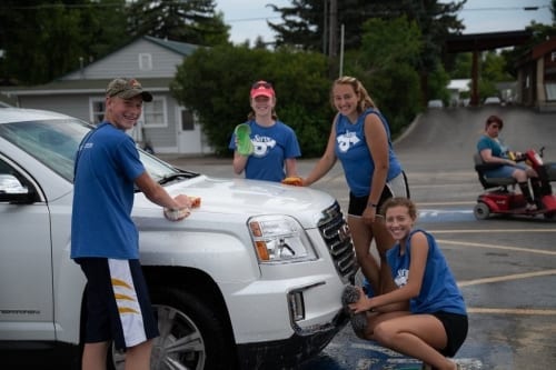 Car wash fundraiser for mission trips